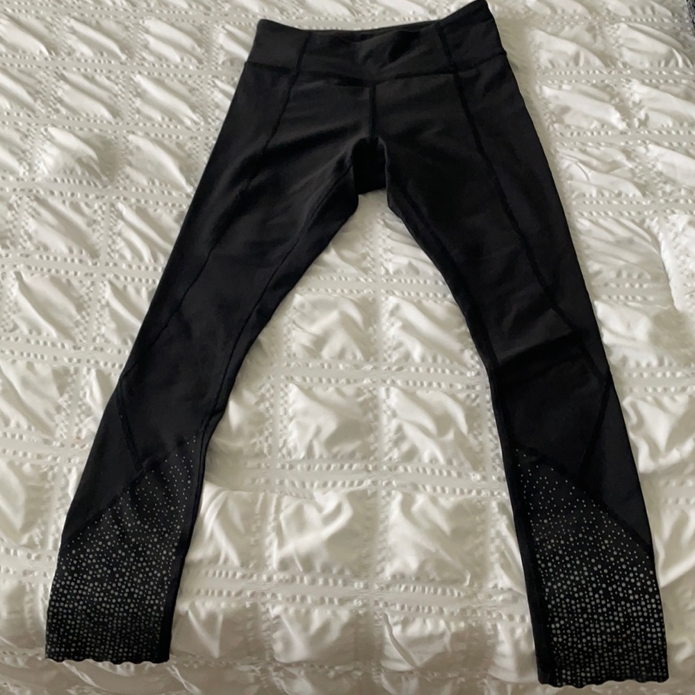 Lululemon Tight Stuff Scallop Hem Leggings Size 4